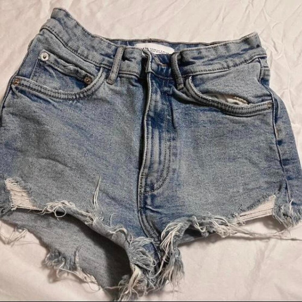 Zara women’s Size 2 Blue denim shorts